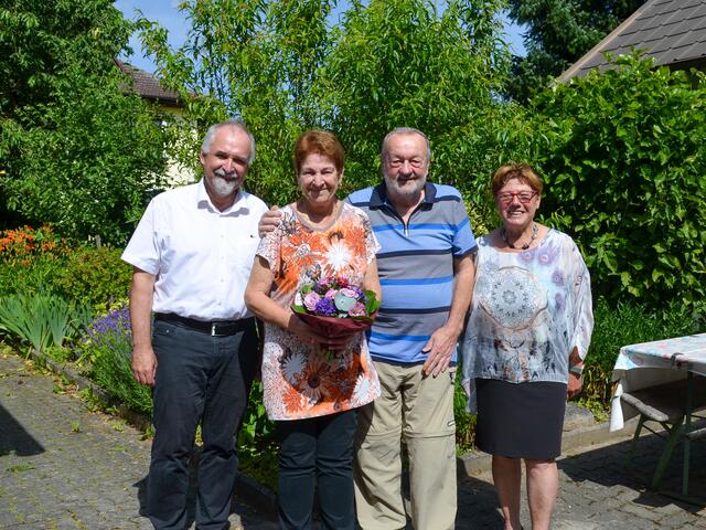 v.l.n.r.: Dipl.-Ing. GR Thomas Derntl, Maria Edlinger, Franz Edlinger, Bürgermeisterin Josefa Geiger | Foto: Marktgemeinde Sieghartskirchen