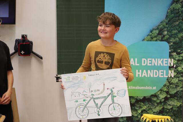 Platz zwei im Bezirk Kufstein ging an Alex aus der VS Erl mit seinem "Krokodil-Bike". | Foto: Nimpf