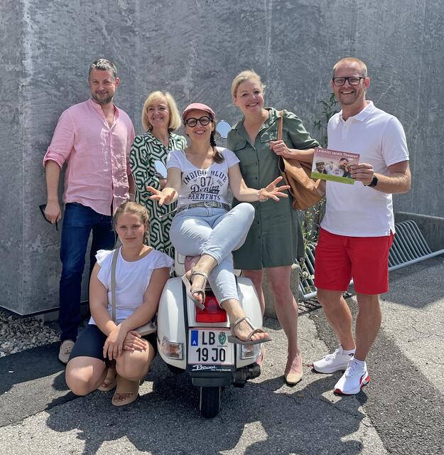 Spaß und Freude bei der Erarbeitung eines gemeinsamen Theaterstückes verspricht das Projekt "Leibnitz spielt Theater".
vl.: Alexander Lang, Helga Sams, Betty O., Antje Hochholdinger und Vitus Riedl. | Foto: Patricia Reiterer