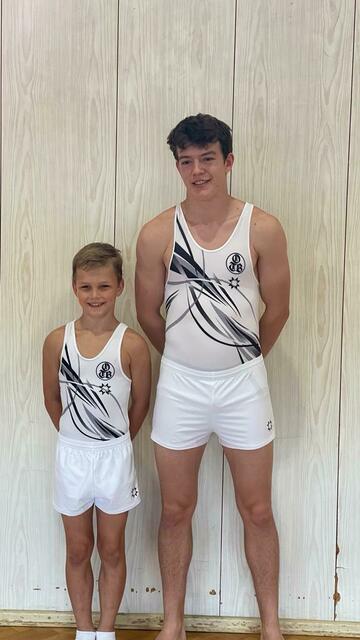 Die beiden Schärdinger Turner Sebastian Penzinger (l.) und Florian Brunnbauer holten sich in ihrer jeweiligen Altersklasse den Bundesmeistertitel. | Foto: ÖTB Turnverein Schärding