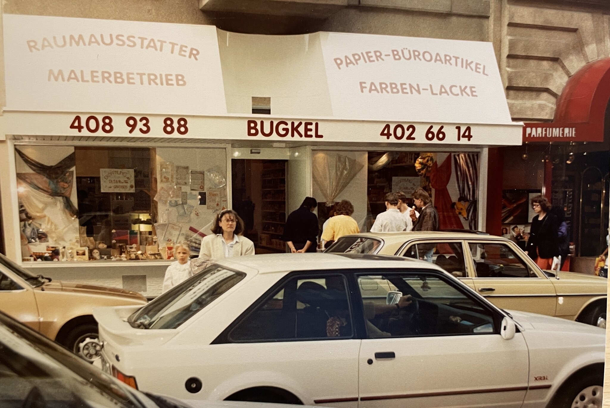 Bugkel in Hernals Malereibetrieb geht weiter, Papierwarenladen