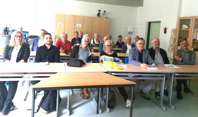 Reger Austausch der ChronistInnen des Bezirks. | Foto: Chronisten