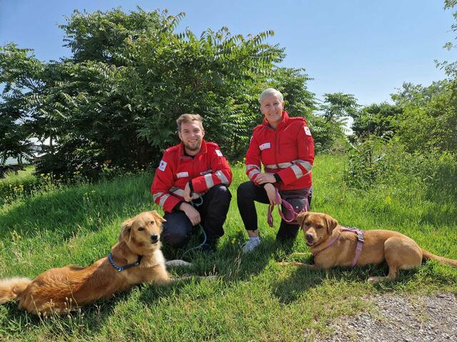 Das Rote Kreuz Atzenbrugg-Heiligeneich hat sein Angebot um einen wertvollen Service erweitert: Die Therapiebegleithunde. | Foto: Lukas Raich