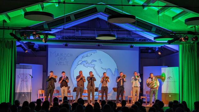 Die Kombination von Bildern, technischem Können, einfühlsamen Interpretationen von Evergreens sowie echter Volksmusik sorgte für Gänsehautmomente. | Foto: Anraser Musiktage