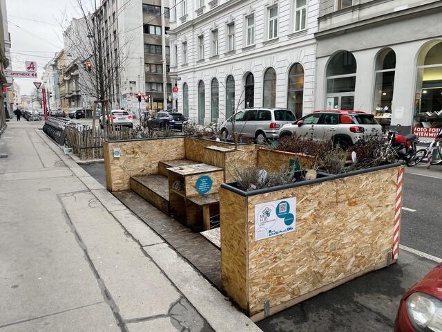 Der Mo.Hub-Standort in der Schottenfeldgasse – auch hier mit Grätzloase.  | Foto: Mo.Hub