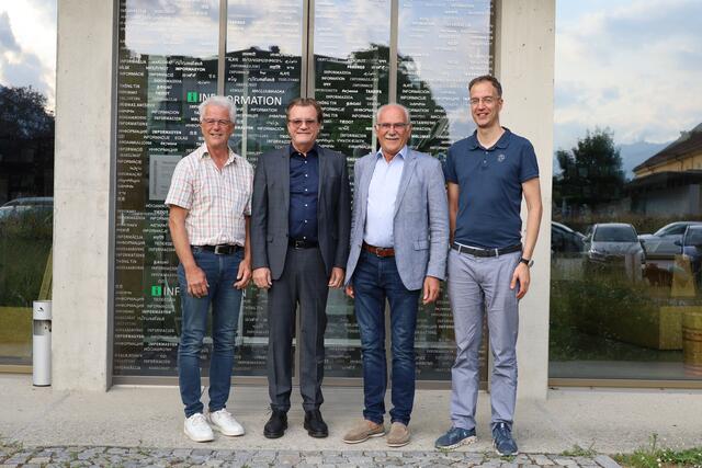Der neugewählte TVB-Obmann Dr. Werner Schiffner (2. von links) mit seinem Vorgänger Werner Nuding, dem Aufsichtsratsvorsitzenden Mag. Friedrich Auer und TVB-Geschäftsführer Martin Friede  | Foto: TVB Hall Wattens