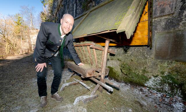 Christian Neureiter, Stadtförster, hier auf dem Kapuzinrberg. Dort leben auch 15 Gämsen  | Foto: Stadt Salzburg/Alexander Killer