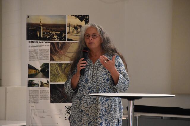 Ulrike Herbig von Icomos stellte die Grundlage der Projekte mit dem Bezug zum Welterbe Neusiedler See-Fertö vor.  | Foto: Stefan Schneider