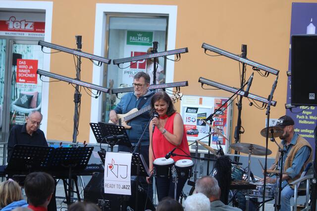 Ready to Jazz brachten Jazzmusik auf den Hauptplatz von Anger. | Foto: RegionalMedien Steiermark/Hofmüller