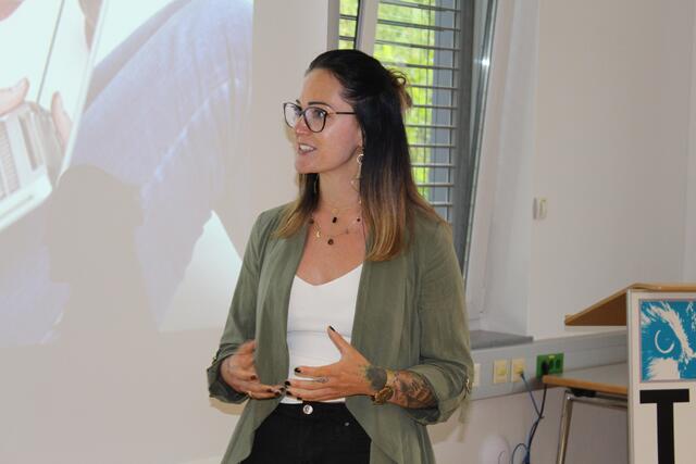Jennifer Kribernegg erzählte von ihren persönlichen Erfahrungen. | Foto: Löschnig