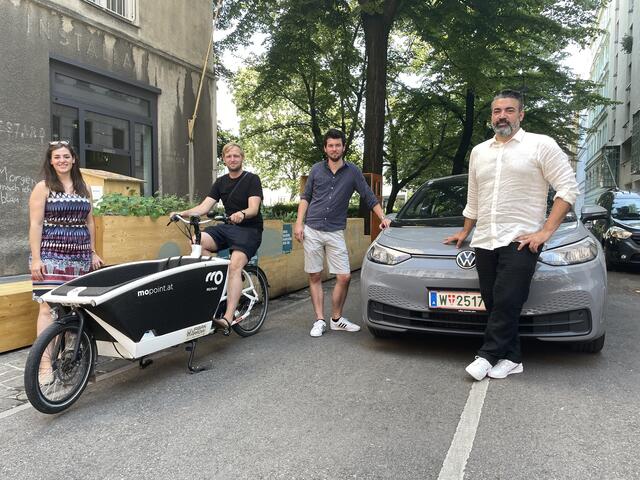 Beim Mo.Hub-Projekt am Alsergrund dabei: Aurelia Kammerhofer (TU), Philip Krassnitzer (Agenda Alsergrund), BV-Stellvertreter Christian Sapetschnig (SPÖ) sowie MO.Point-Geschäftsführer Stefan Melzer. | Foto: Tobias Schmitzberger