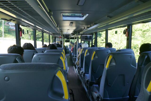 Entspannte Anreise mit dem Regionalbus nach Geschwendt.  | Foto: Thomas Neuhold