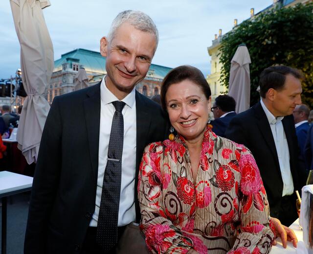 Transparency International Austria-Vorstand Georg Krakow und die designierte RLB OÖ-Vorständin Sigrid Burkowski (ab 1. Juli 2023). | Foto: Strobl