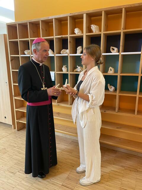 Weihbischof Hans Jörg Hofer zu Besuch an der HLW Wolfgangsee. | Foto: HLW Wolfgangsee