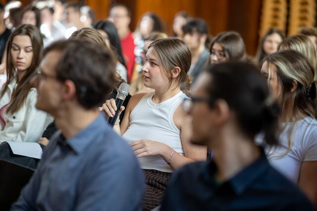 Auch Fragen konnten gestellt werden.  | Foto: BMJ/Antonio Nedić