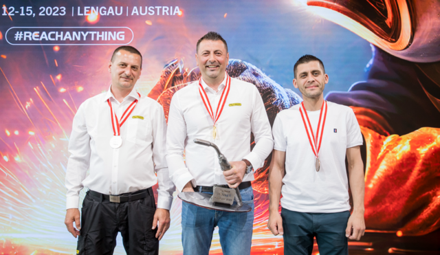 Die Gewinner des ersten Palfinger Weld Cups (v. li.): Dejan Gavranović aus Maribor holte Silber, Damir Smajlovic aus Lengau Gold und Rumen Ivanov aus Cherven Bryag Bronze.
 | Foto: PALFINGER