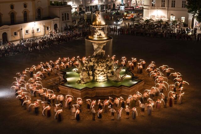 Am Abend des 22. Juli findet im Rahmen des Fests zur Festspieleröffnung auch der traditionelle Fackeltanz statt - wie hier aus dem Vorjahr.  | Foto: Neumayr