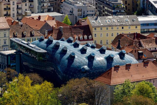 Ein Blick vom Schlossberg auf das Kunsthaus | Foto: Region Graz - Tom Lamm