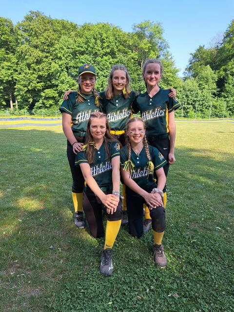 Die Athletics Rookies:
v.l.n.r hinten: Michelle Lehner, Hannah Promersberger, Pauline Haas
vorne: Viktoria Haringer, Anna-Rosa Pointner
nicht am Foto: Emma Strini und Sophia Libiseller
 | Foto: Christian Haringer