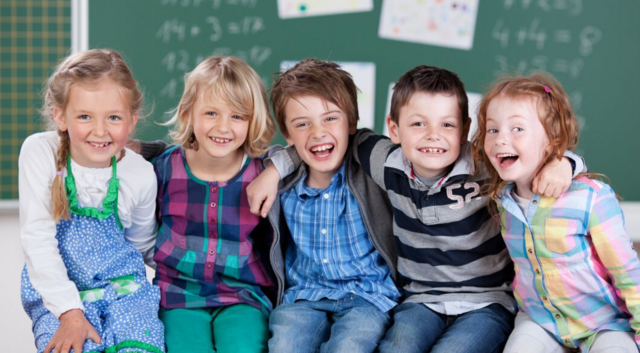 Die Schule macht Pause, es ist Ferienzeit. | Foto: stock.adobe.com/contrastwerkstatt