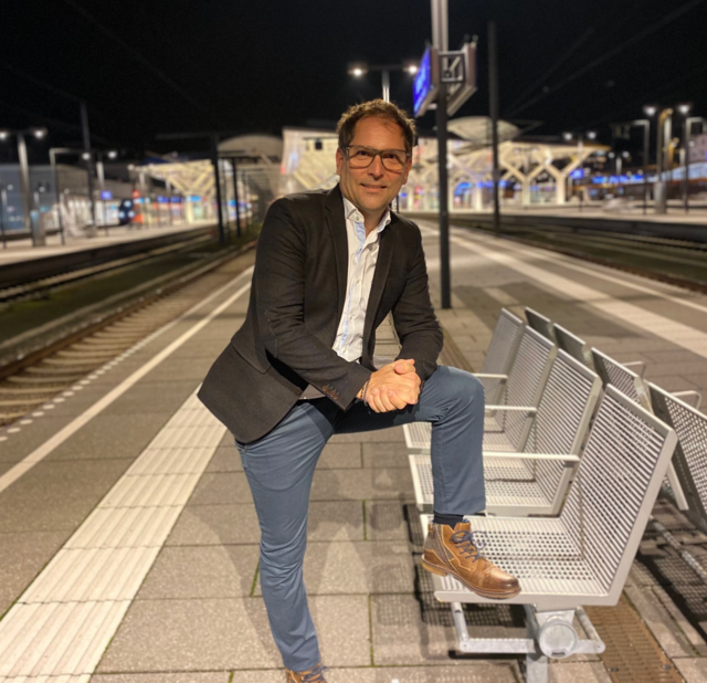 DI Peter Brandl ist ausgewiesener Bahn- und Verkehrsexperte mit jahrzehnte langer Expertise. Er sieht das Projekt Wasserstoffzug differenziert.  | Foto: Brandl