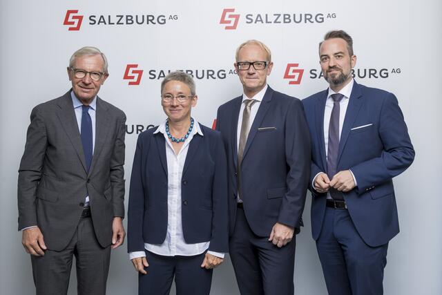 .l.n.r.: Landeshauptmann und Aufsichtsratsvorsitzender Wilfried Haslauer, Vorständin Brigitte Bach, neu bestellter Technik-Vorstand Herwig Struber und Vorstandssprecher und CEO Michael Baminger | Foto: Salzburg AG