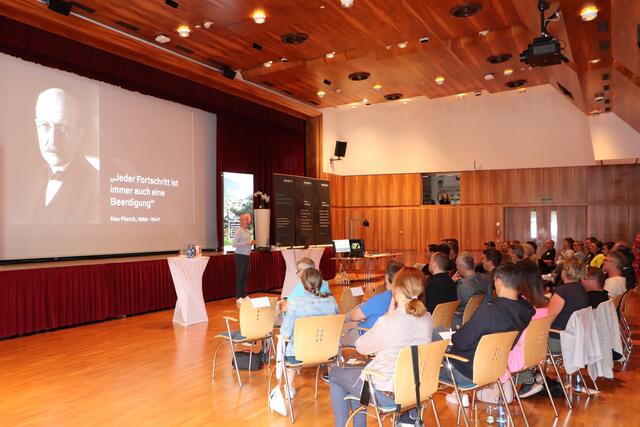Zahlreiche Interessierte kamen zur Veranstaltung und wollten mehr über die digitale Entwicklung in Gegenwart und Zukunft erfahren. | Foto: Elisabeth Neuner
