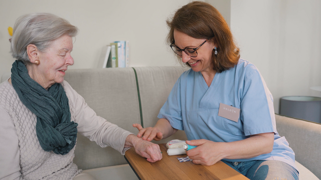 Pflegekräfte sollen kurzfristig und zielgenau eingesetzt werden können.  | Foto: HeldYn