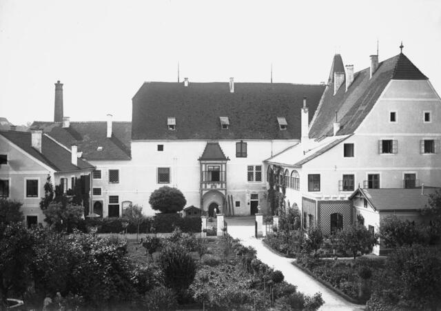 Die Burg Wels ist geschichtlich geprägt und deswegen nicht uninteressant: Bei den Rundgängen am 14. und 21. Juli erfährt man alles Wissenswerte. | Foto: Tourismusverband Region Wels