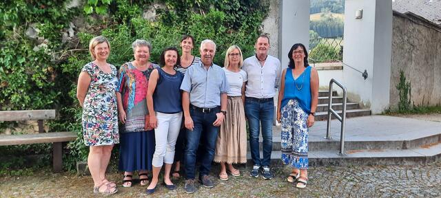 Die neu gewählten Funktionäre der Arbeitsgruppe Großraming, v. l. n. r.: Rosemarie Ebmer, Brigitte Huber, Monika Urban, Barbara Freinthaler, Leopold Bürscher, Monika Bürscher, Werner Kerschbaumsteiner, Margit Schöpf. | Foto: Lebenshilfe Oberösterreich 