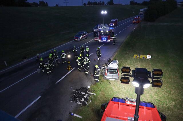 Der Unfall endete für den Autofahrer tödlich. | Foto: laumat.at/Matthias Lauber