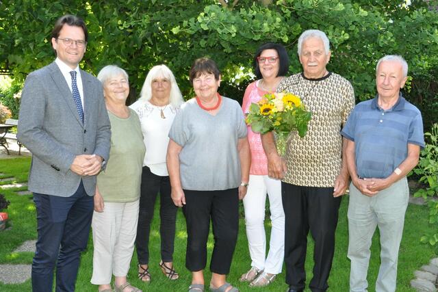 v.l.n.r. Bürgermeister Bernhard Heinl, Annemarie Sulzer, Christina Sanjath, Josefine Hüttinger, gfGR Daniela Schodt, Heinz Sanjath, Alois Gehringer | Foto: Marktgemeinde Michelhausen