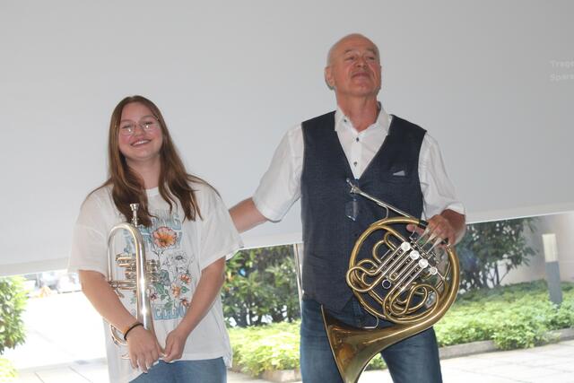 Sophie Gschwandtner und Lehrer Herbert Falkensteiner.