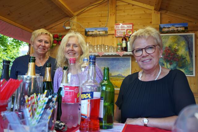 Kulinarisches Dorf hier mit den Damen vom Bastelverein Kittsee | Foto: Andrea Glatzer