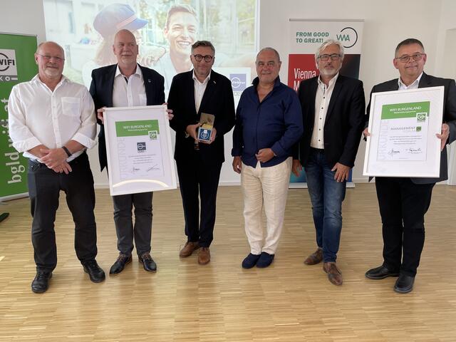 Parndorfs Bürgermeister Wolfgang Kovacs, Michael Heritsch, GF der FHWien der WKW, Harald Schermann, WIFI Institutsleiter Burgenland, WK-Regionalstellenobmann Robert Frank, Vizebgm. Wolfgang Daniel und Christian Faymann, Institutsleiter des WIFI Wien (v.l.) in Parndorf | Foto: WKB
