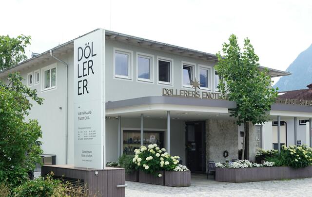 Das Weinhandelshaus mit Enoteca im Gewerbegebiet Brennhoflehen.