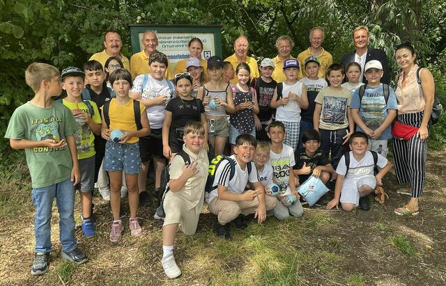 Die Welt der Bienen und Imker lassen sich beim Sommerferienprogramm der Stadt Wels entdecken. | Foto: Stadt Wels
