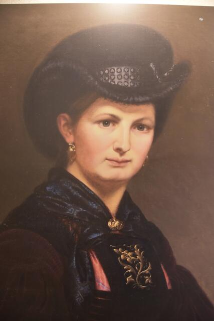 Selbstbildnis der Malerin Anna Stainer-Knittel (Geierwally) in Tracht