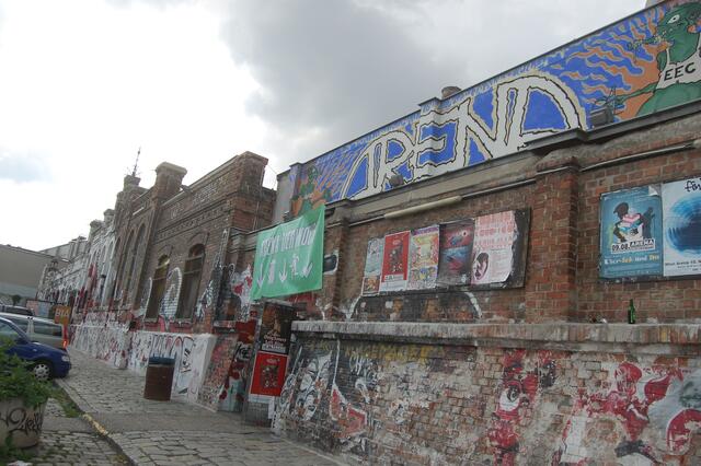 Gegen die kultige Event-Location Arena soll es zuletzt Anrainer-Beschwerden gegeben haben. Jahrelang in der Peripherie gelegen, erhielt das alternative Kulturzentrum wegen der Bebauung in der Umgebung neue "Nachbarn". | Foto: Sabine Ivankovits