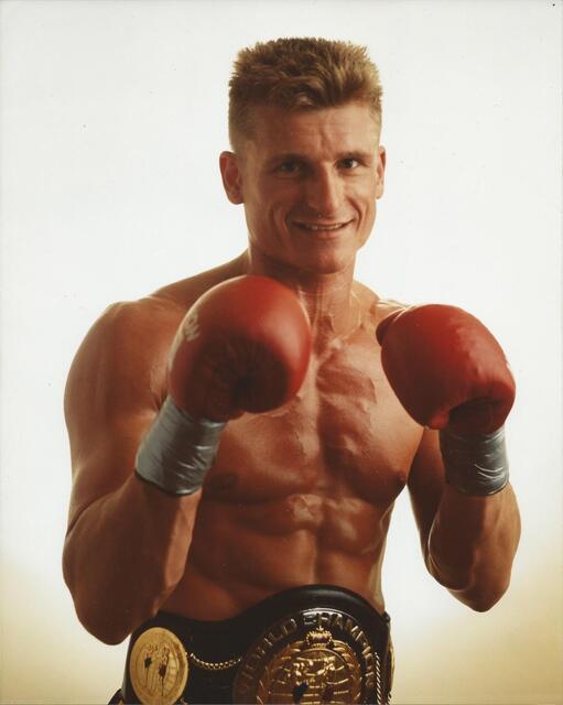 1990 wurde Günter Singer Profi und gewann den Weltmeistertitel im Cruisergewicht.  | Foto: Sunday Murray