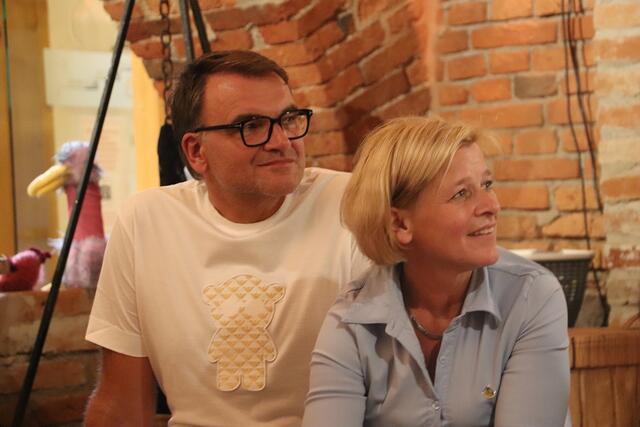 Aufmerksame Zuhörer: GR Sepp Zirkl und GR Sabine Jakubzig | Foto: Edith Ertl