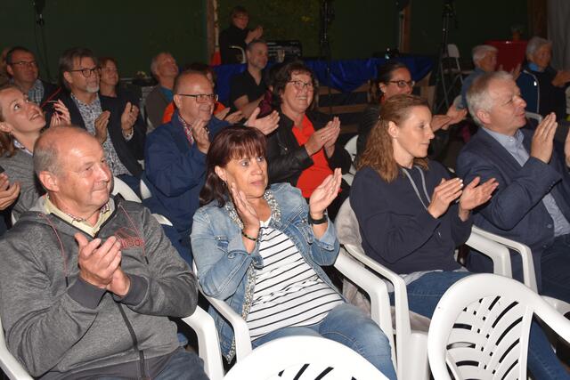  ‚Musik liegt in der Luft‘, Seefestspiele 2023 am Nepomuk Teich in Waldhausen mit den ARTworkers.  | Foto: Robert Zinterhof