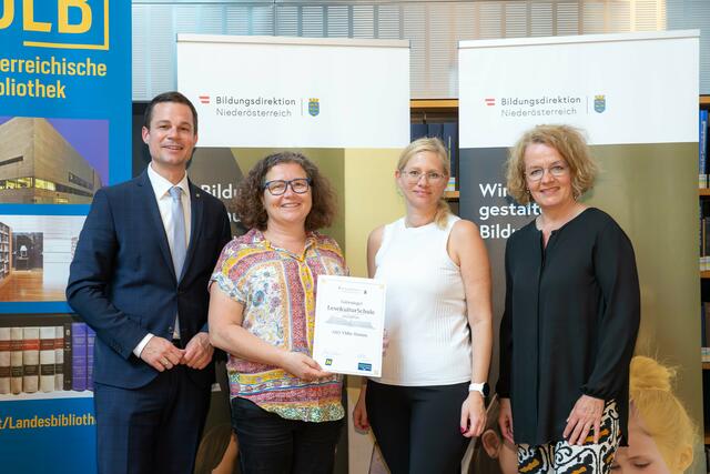 Bildungsdirektor Karl Fritthum, Irene Göls, Doris Wippel, Bildungs-Landesrätin Christiane Teschl-Hofmeister | Foto: pistipixel.at