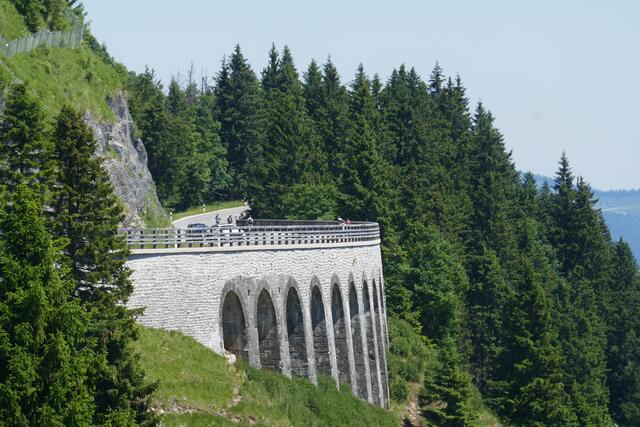 Die Rossfeldstraße stammt in ihren Grundzügen noch aus der NS-Diktatur.  | Foto: Thomas Neuhold