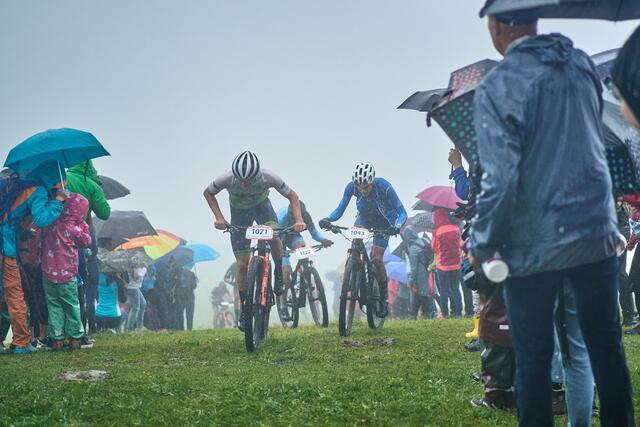 Trotz widriger Bedingungen sorgten zahlreiche Zuschauer auf der Choralpe wieder für "Tour de France-Feeling". | Foto: Martin Bihounek