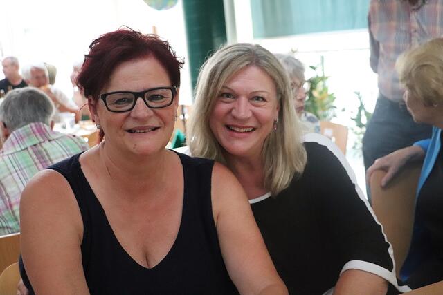 GK Almuth Huderz-Thümel und ihre Schwester Astrid sind waschechte Personalhaus-Kinder, sie wurden in der Werkswohnung geboren.  | Foto: Edith Ertl