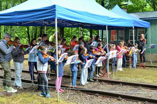 Themenfahrt "Sommerkonzert" der Erzbergbahn mit der Musikschule Leoben. | Foto: WAFO