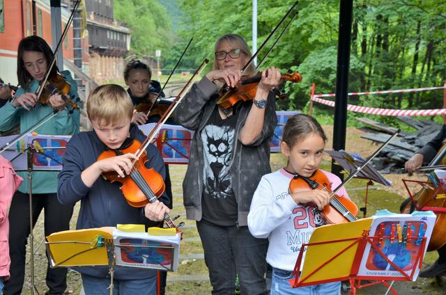 Themenfahrt "Sommerkonzert" der Erzbergbahn mit der Musikschule Leoben. | Foto: WAFO