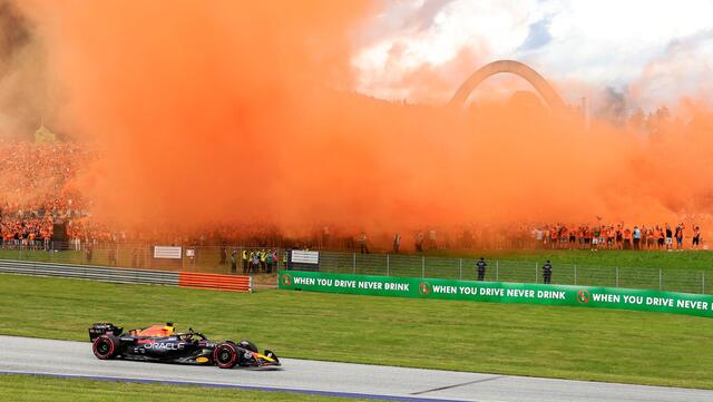 Orange Jubelwolke für Max Verstappen. | Foto: GEPA pictures