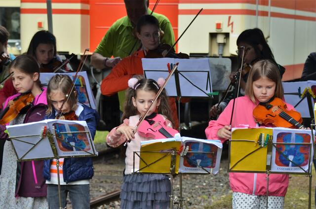 Themenfahrt "Sommerkonzert" der Erzbergbahn mit der Musikschule Leoben. | Foto: WAFO